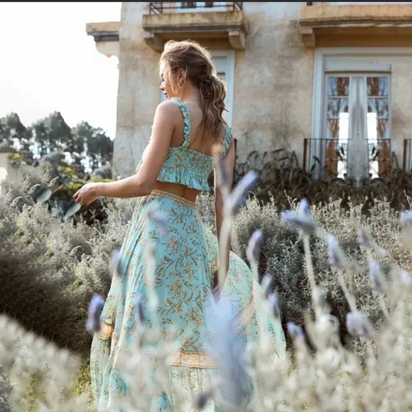 Elegant Floral Skirt & Top Set - Picture 3 of 7